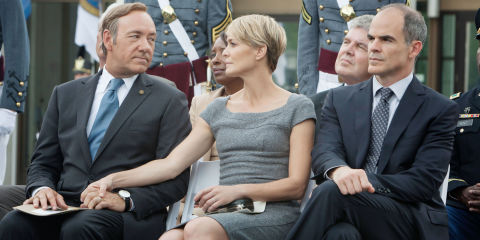 HOUSE OF CARDS, (from left): Kevin Spacey, Robin Wright, Michael Kelly, 'Chapter 8', (Season 1, ep. 108, aired Feb. 1, 2013), 2012-, ph: Patrick Harbron / © Netflix / courtesy Everett Collection