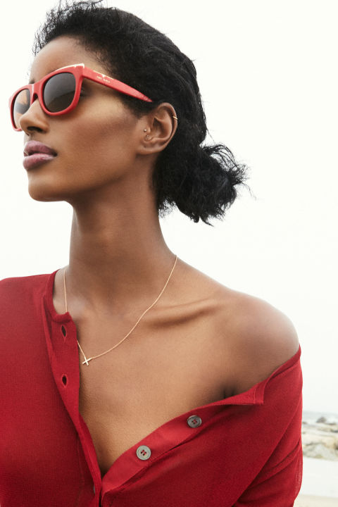 gallery-1466457894-cts060916nordstromhbzsunglassesbeach010r.jpg