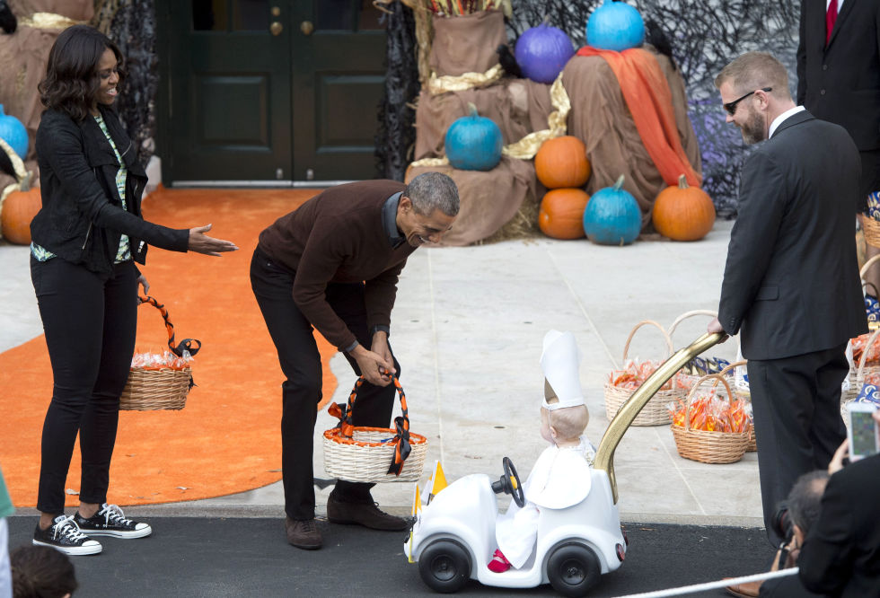 Trick-or-treating at the South Lawn of the White House, October 2015.
