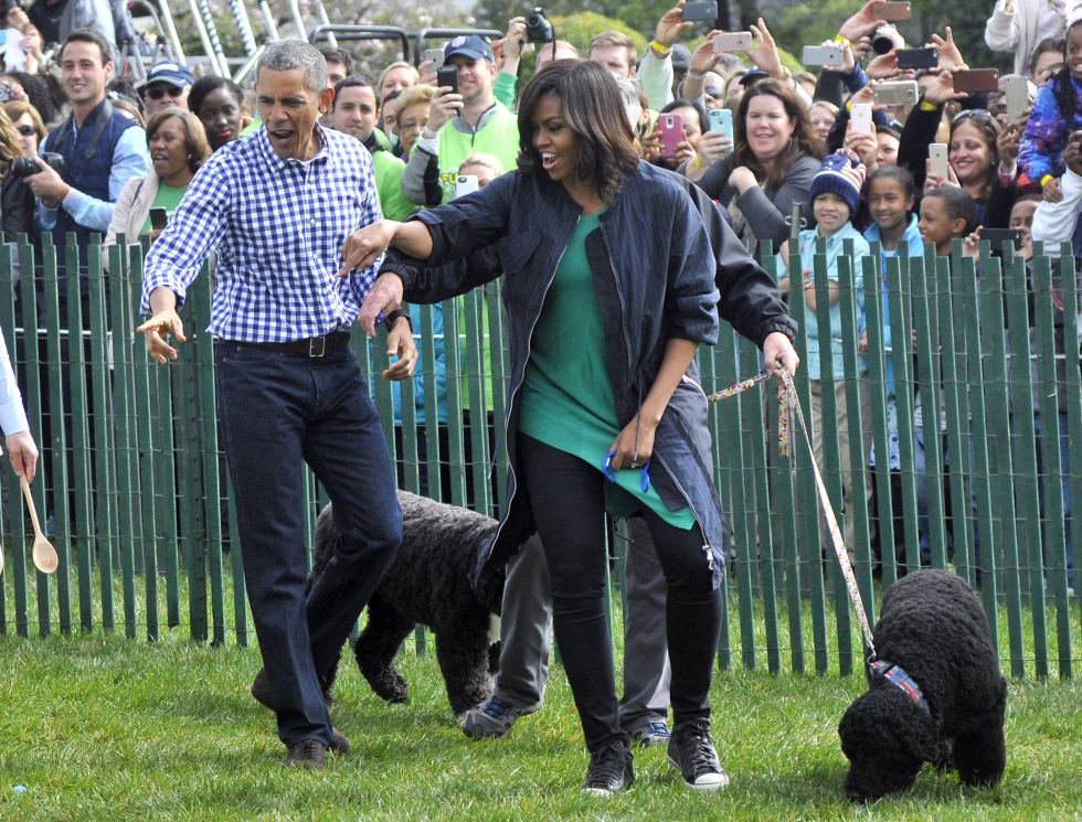 Playing with their dogs, Bo and Sunny, at the White House, March 2016.

