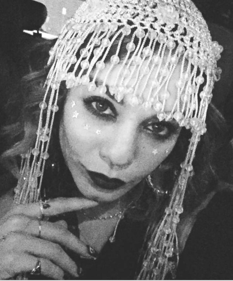 gallery-1477788685-vanessa-hudgens.png