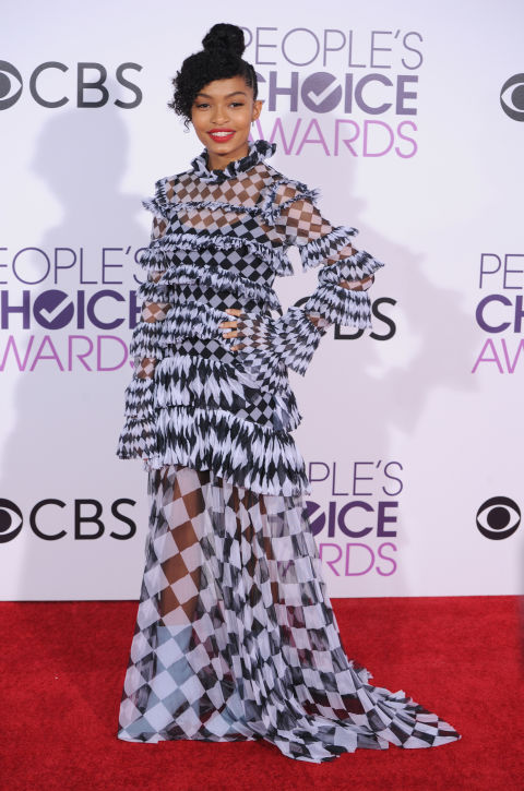 Resultado de imagem para people's choice awards Yara Shahidi looks