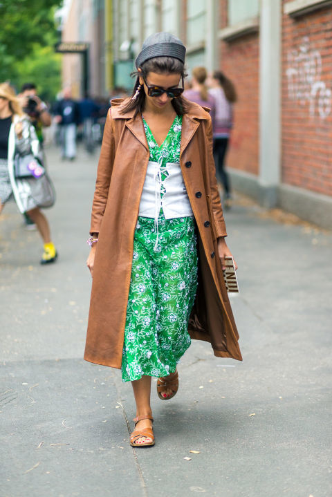 Go for a full-on corset in a light fabric to get the drama of the look without being uncomfortable.&nbsp;
